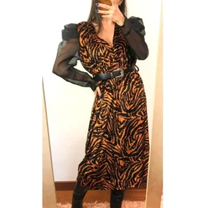 Vestito midi in velluto con manica in tulle!