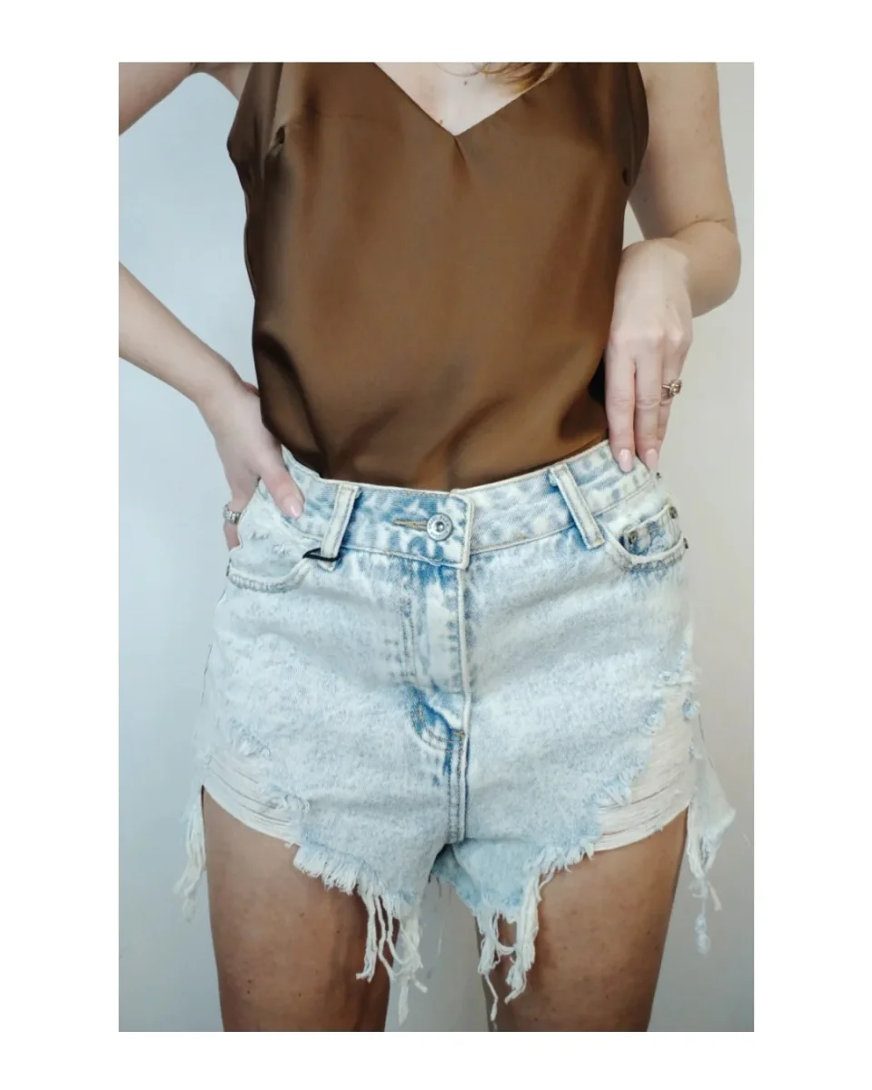 Shorts in jeans sfrangiato ghiaccio!