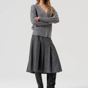 Cardigan regular fit con trecce e dettagli gioiello