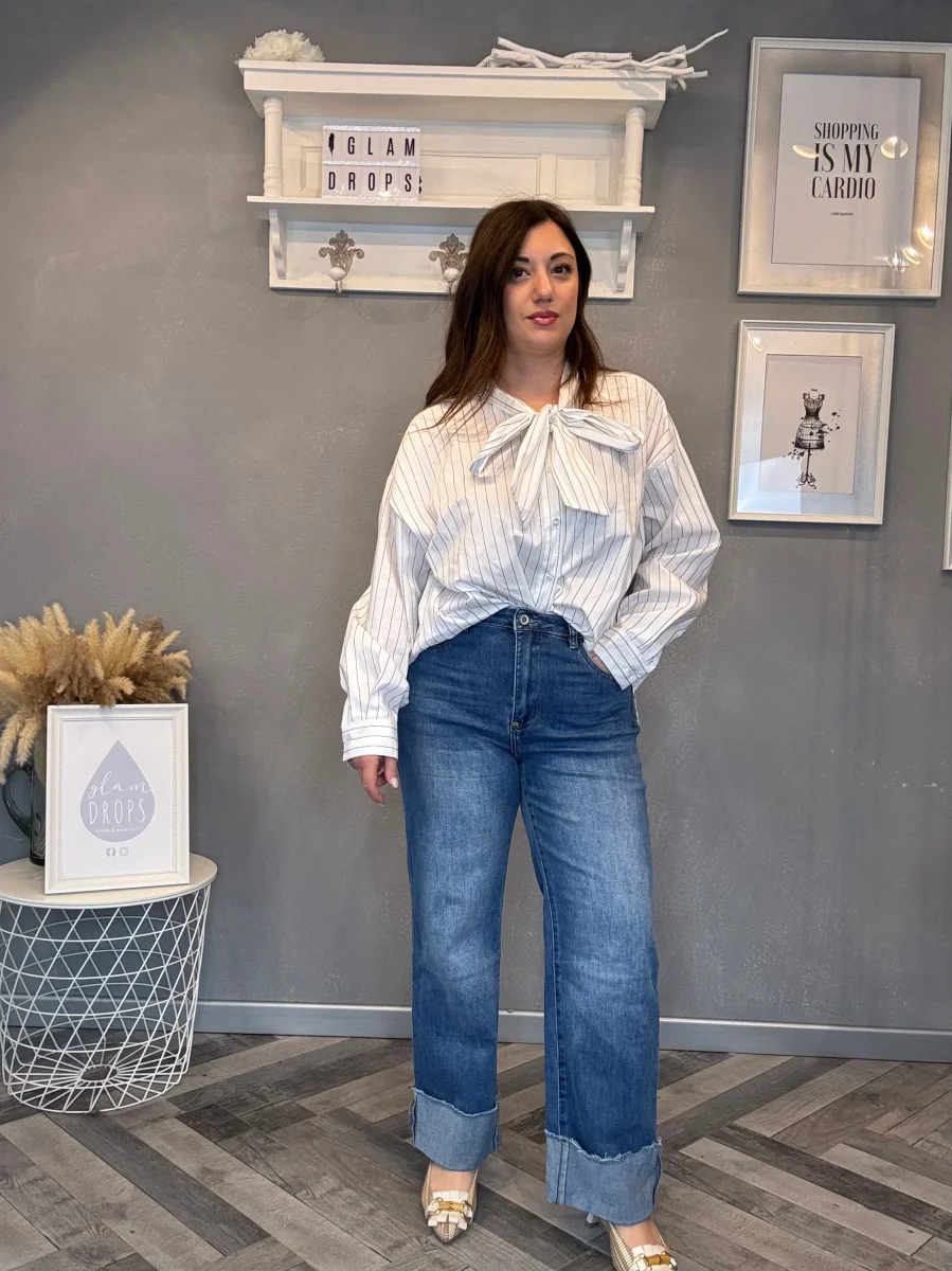 Camicia bianca a righe nere con fiocco - immagine 9