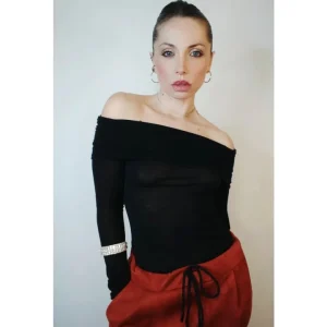 Maglia seconda pelle con spalle scoperte misto cashmere e viscosa!