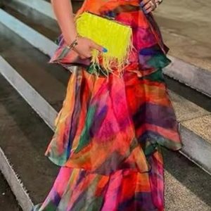 Abito multicolore con volant